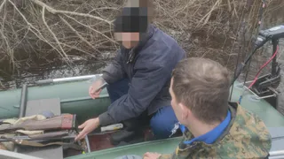 В Чувашии два охотника избили представителя власти и разрезали шины его автомобиля