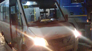 Разборки на дороге: маршрутчик и водитель фуры устроили драку