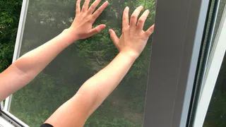 Живете в многоэтажке? Используйте механизмы защиты на окнах