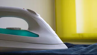 Гладить стало сложнее — а причина не в утюге: внутри происходит то, о чём не думают годами