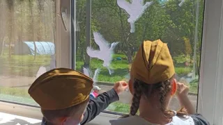 Владимирцы активно принимают участие в акции "Окна Победы"