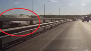 Опубликовано видео момента ДТП на Северной окружной, где погиб мотоциклист