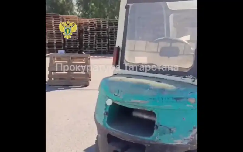 Трагедия на производстве в Татарстане: погрузчик насмерть сбил охранника птицефабрики