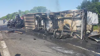 Жуткая авария под Рязанью: фура влетела в машину прикрытия, вспыхнул пожар