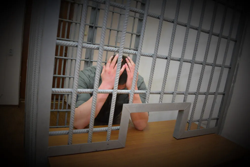 Мужчина из Каменки обокрал торговый центр и угнал автомобиль