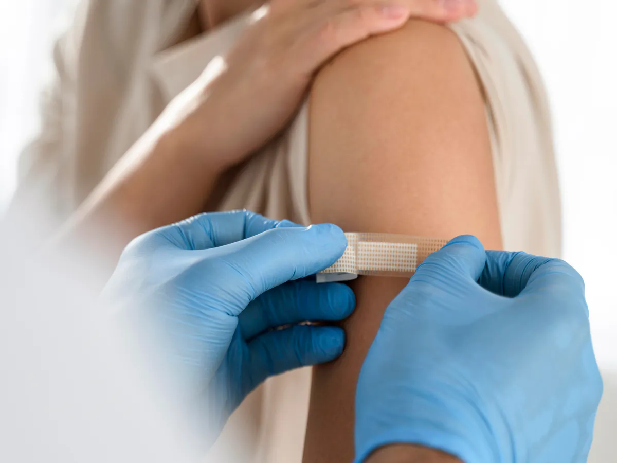 Южноуральцам на заметку: три прививки, которые защитят вас летом