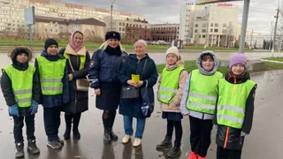 В Усинске школьники напомнили горожанам о правилах дорожной безопасности