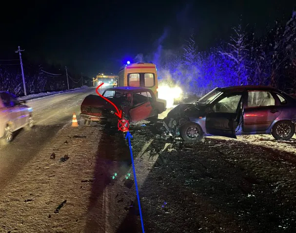 В Коми водитель на ВАЗ вылетел на "встречку" и врезался в LADA Kalina