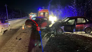 В Коми водитель на ВАЗ вылетел на "встречку" и врезался в LADA Kalina