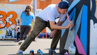 28 молодых художников участвуют в фестивале граффити «Яркий город» во Владимире