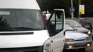 Сотрудники полиции проведут служебную проверку видеоролика драки на улице Дзержинского