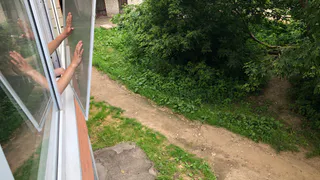 В Рязани на улице Сельских Строителей при падении с 5 этажа погиб мужчина