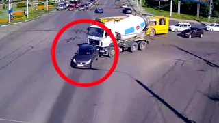 ДТП с участием бетоновоза на Московском шоссе – видео момента аварии