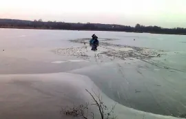 На рязанском озере в полынье чуть не утонул человек