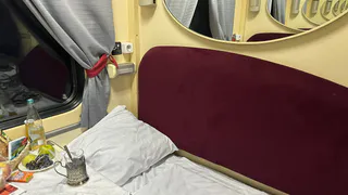 «Что такого, это родственники»: как соседке по СВ пришли трое из плацкарта