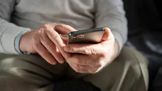 Житель Магнитогорска стал жертвой интернет-мошенников: он пытался купить снегоуборочную машину