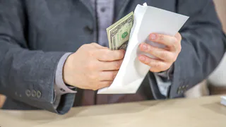 Экс-сотрудник Росреестра предстанет перед судом в Рязанской области из-за взяток