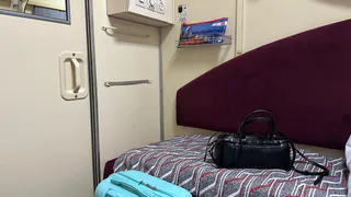 Только достала колбасу, а их дочка её уже съела: рассказываю, как мы в поезде два дня с "весёлой семейкой" купе делили 