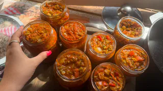 Сделала раз и все 30 лет повторяю: вкуснее лечо из перца и помидоров я еще не пробовала - и нникакой стерилизации