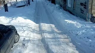 Улица в Сыктывкаре утопает в мусоре