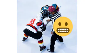 Китайскую хоккейную команду отправили на родину из-за болезни игрока