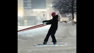 Экстремальный заезд по Казани: блогер поплатился за катание на сноуборде за машиной