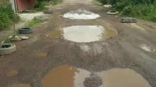 Убитую дорогу на Вишневой не могут отремонтировать уже более четырех лет