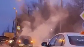 В Пензе на улице Аустрина загорелся внедорожник