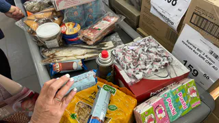 В "Чижике" какой-то праздник цен: завезли узбекские полотенца Ромео и много продуктовой вкуснятины - чем еще наполнены тележки