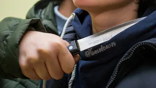 В центре Рязани неизвестный напал с ножом на кассира автомойки