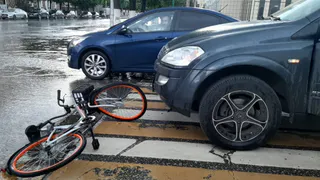 Была в наушниках: в Рязани сбили девушку-велосипедистку