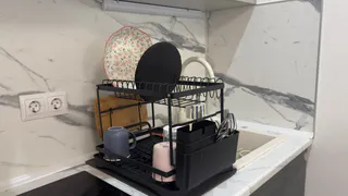 Посуда блестит ярче, чем новая: ресторанный способ мыть жирные сковородки без химии