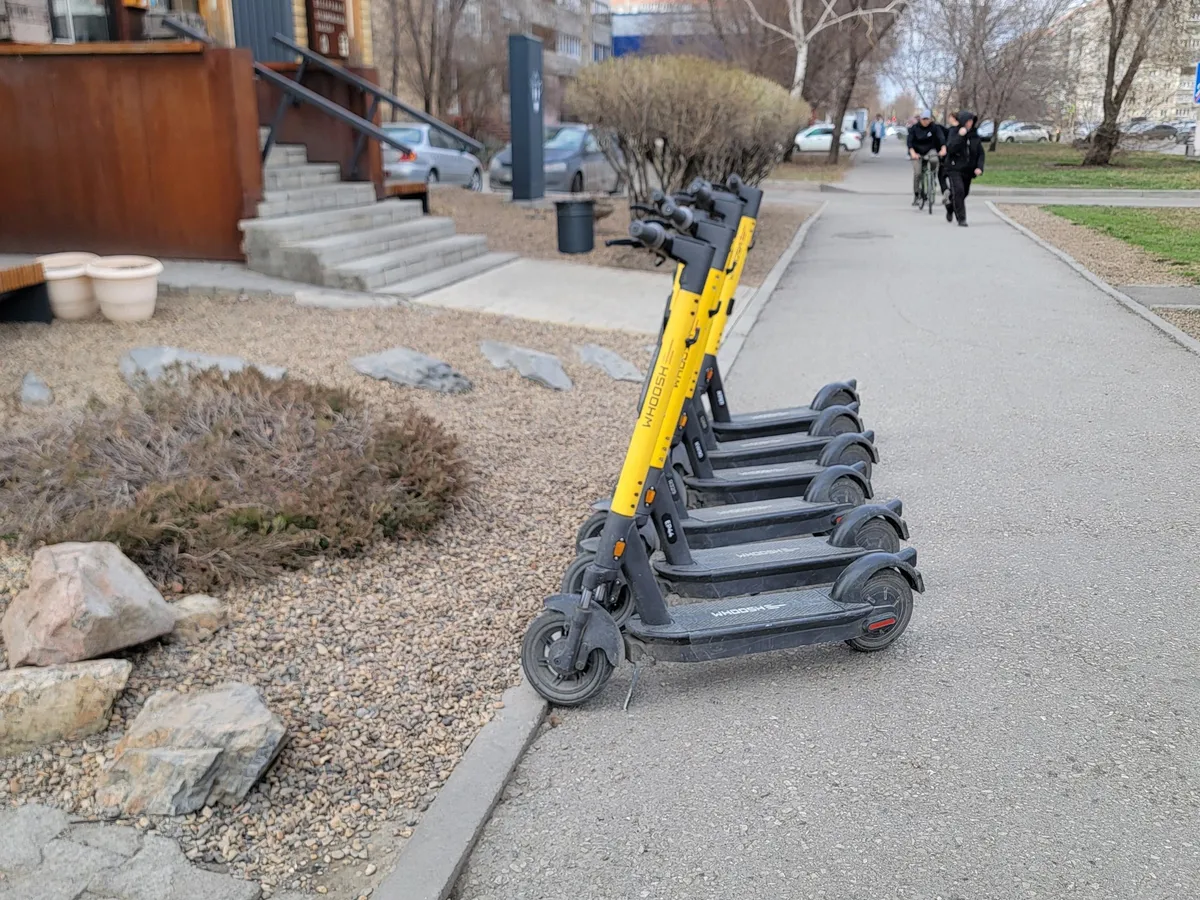 В Магнитогорске 17-летний подросток попал в реанимации после падения с электросамоката