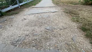 На Кальной никак не могут сделать участок тротуара