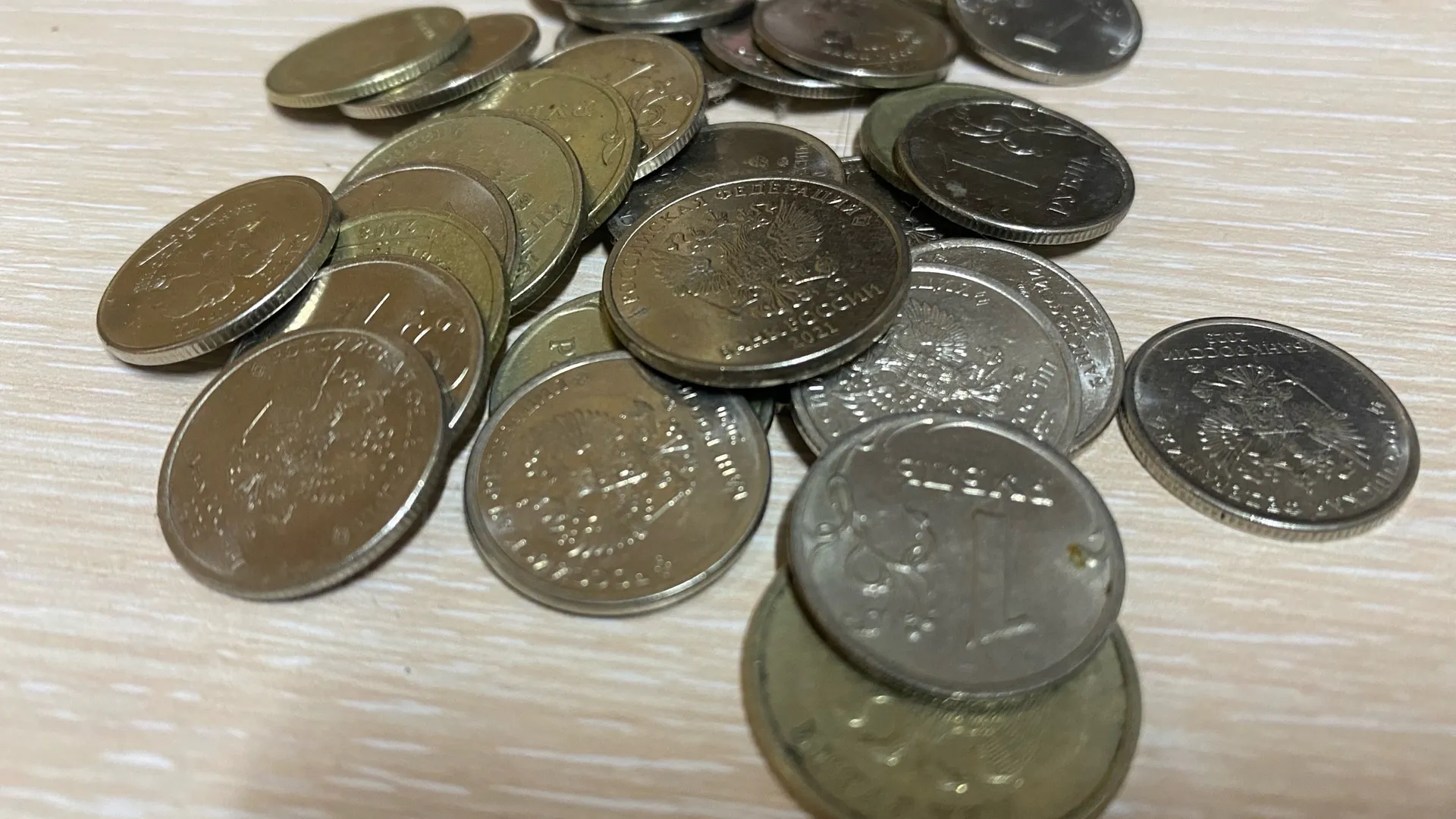 Всего 1 утренняя привычка обрекает на беспросветную бедность: эксперт назвал ее — есть у многих