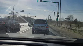 Водитель сзади прижимается слишком близко: автоэксперт назвал простой способ заставить его оттянуться дальше - работает безотказно