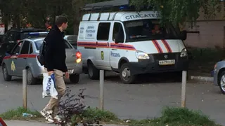 Это серьезно: у дома на Новоселов засняли машины Росгвардии