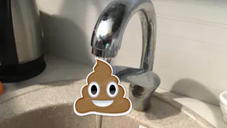 Запах фекалий из-под крана: чем пахнет вода на улице Зубковой