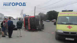 В Рязани на Московском шоссе перевернулась фура: подробности ДТП