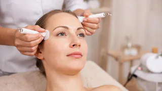 Зачем китаянки массируют лицо ложками? Испытала на себе