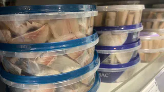 Из селедки так никто не готовит: а у меня эту закуску домашние съедают огромными банками