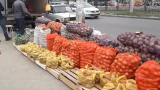 Разводят антисанитарию: мэрия будет воевать со стихийной торговлей