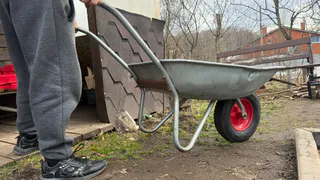 Сорняков больше не будет, а урожая в 3 раза больше. Укладываю каждый год и проблем не знаю - простой лафхак