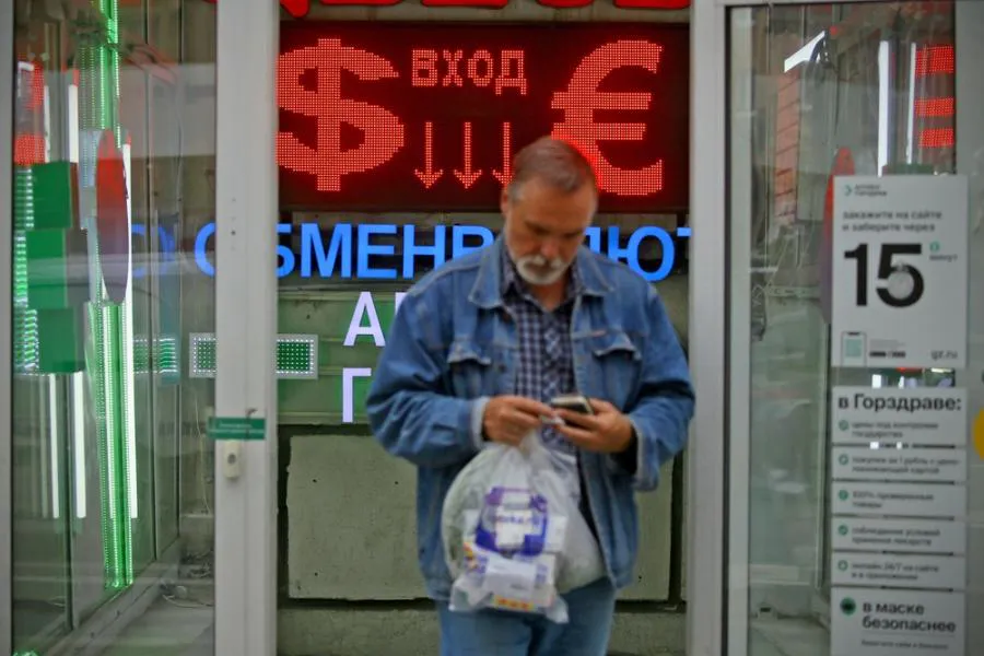 Доллар предлагают по 200 рублей