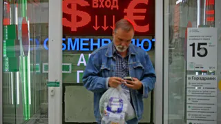 Доллар предлагают по 200 рублей