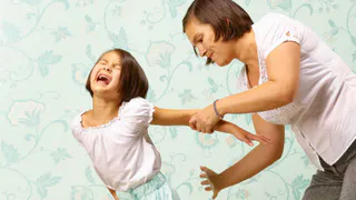 В Татарстане женщина избивала дочь из-за грязной посуды