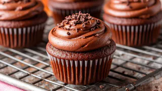 Лучше чем в дорогой кофейне. За 2 минуты все перемешиваю и в духовку. Для меня это лучший рецепт, кекс настолько нежный, что тает во рту