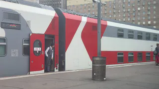 Место под нижней полкой – моё: соседка в поезде требовала убрать все мои вещи для её сумок. Кто прав по правилам РЖД?