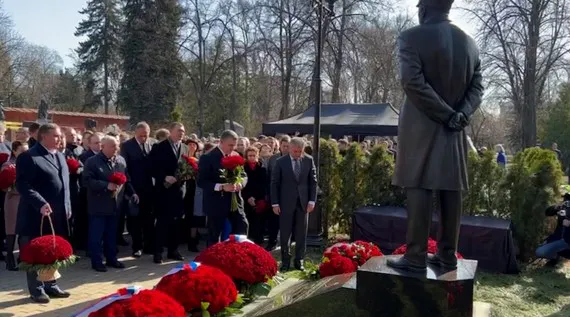 Открыт памятник Владимиру Жириновскому в Москве