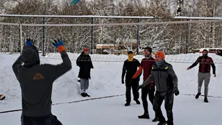 Спортсмены Сыктывкара разыграли медали в снежном волейболе